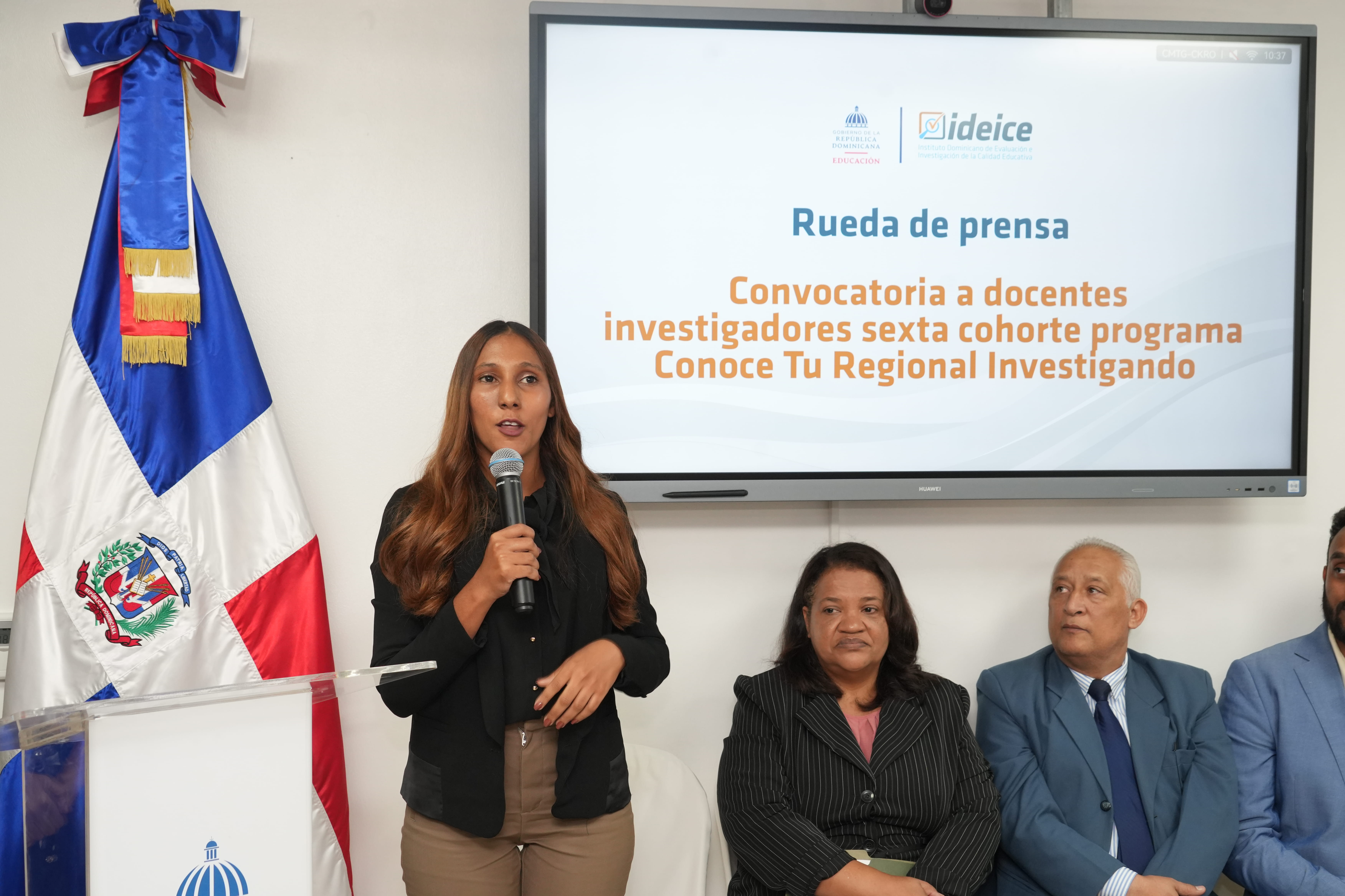 La maestra Amanda Luciano, del Distrito Educativo 03-02 de Padre Las Casas (provincia de Azua), expresó su experiencia y gratitud por su participación en el programa.