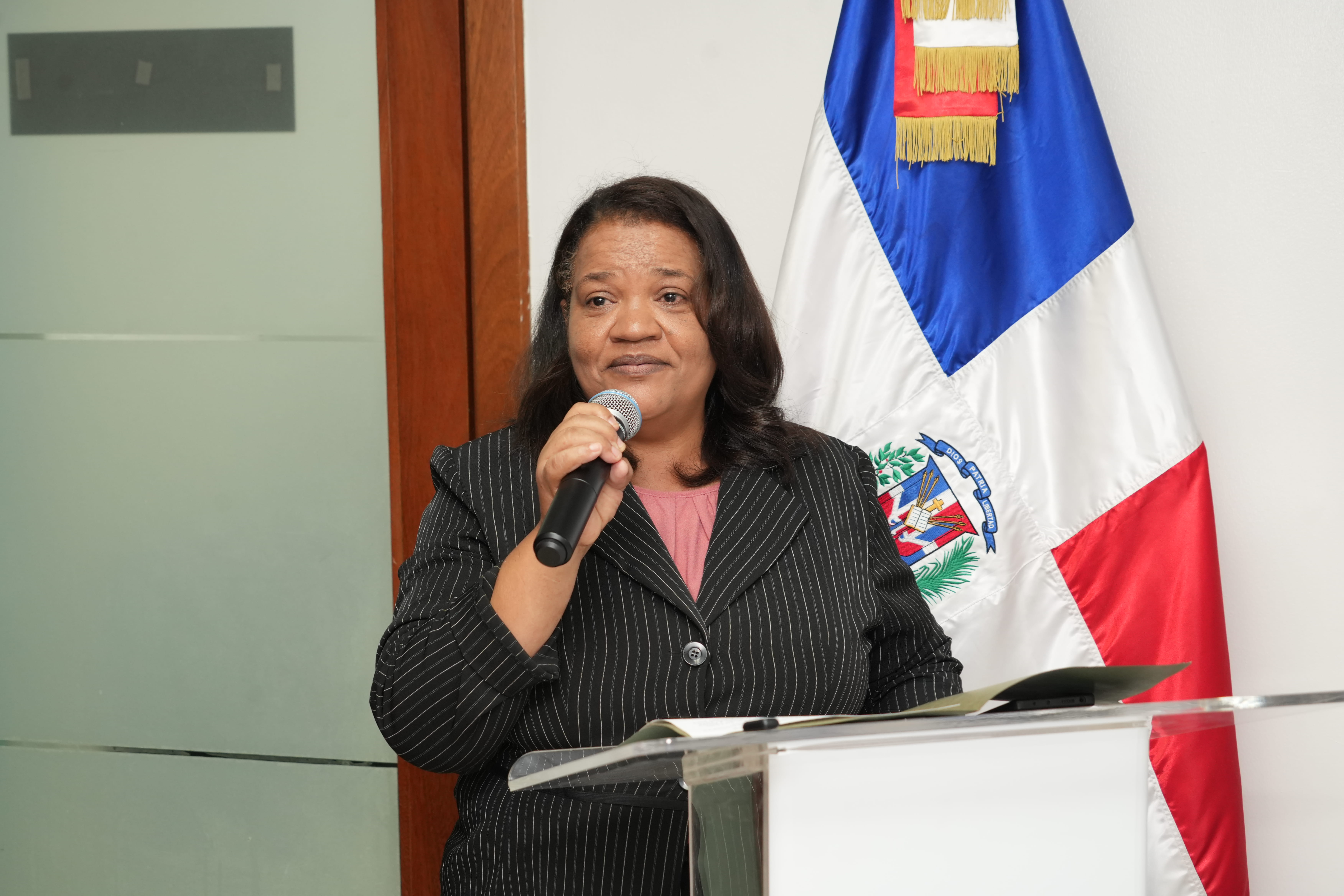 La maestra Rosario Beltré, del Distrito Educativo 03-05 de Nizao (provincia Peravia) compartió su experiencia en el CTRI.